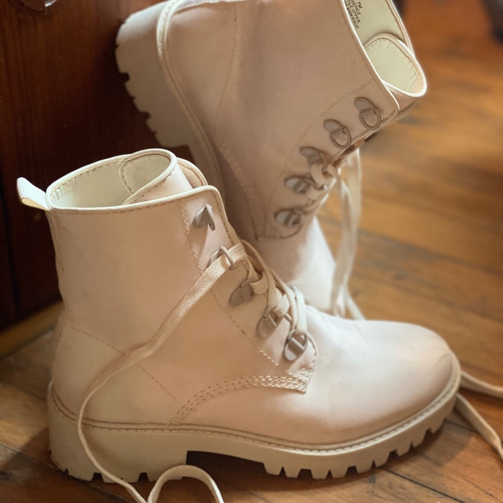 Kendall Kylie lace up boot